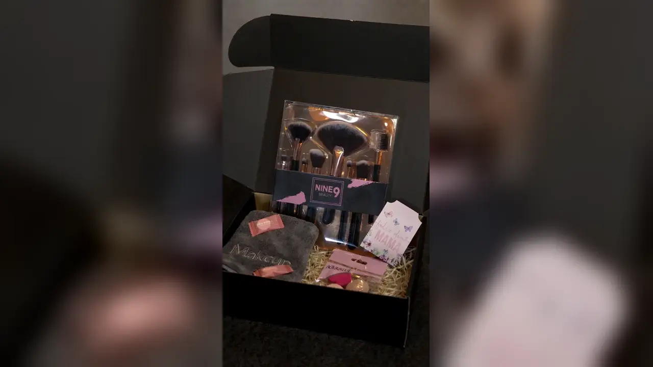 Caja negra abierta, lista para cerrar